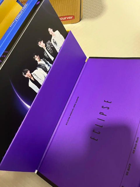 Seon Up Twie album paperweight