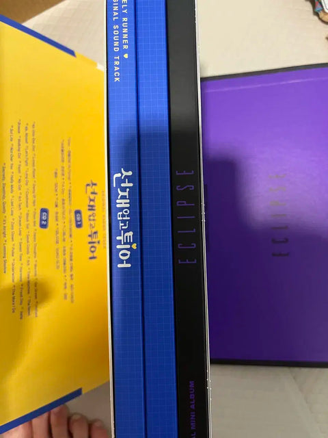 Seon Up Twie album paperweight