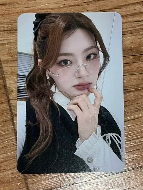STAYC Stayc BEBE Makestar Eyewear Seeun unreleased photo card for sale