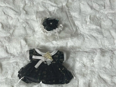 Selling 10cm doll clothes