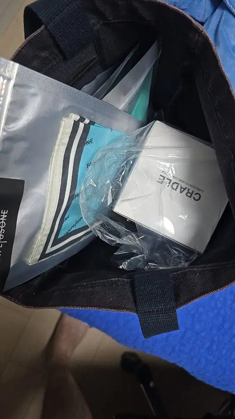 Selling G-Dragon merchandise: cradle + cradle cover