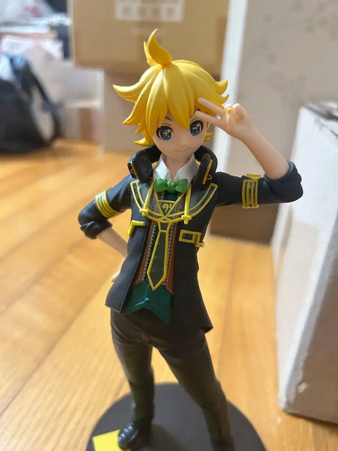 Splitting Vocaloid Kagamine Len Transmitter Project Diva Figure.