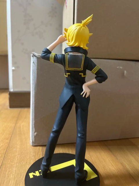 Splitting Vocaloid Kagamine Len Transmitter Project Diva Figure.