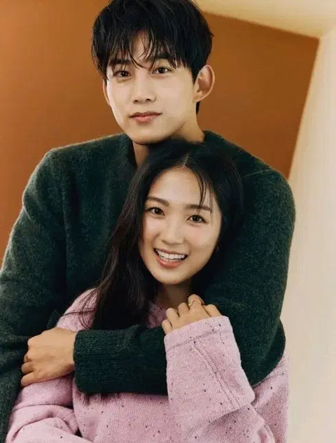 Transfer of  Kim Hye-yoon and Ok Taecyeon's couple cover, First Look magazine.