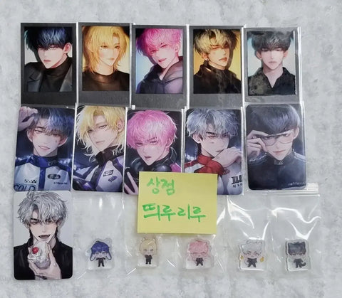 PLAVE unofficial merch: Mill, Noah, Bado, Eunho, Hamin, Somsom, Corotto, photocard, and other items as a set.