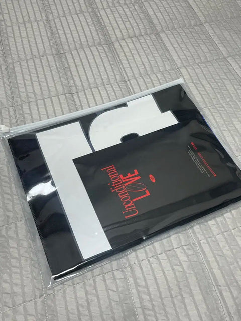 Stray Kids Hyunjin pop-up cafe lucky draw homma mini photobook transfer