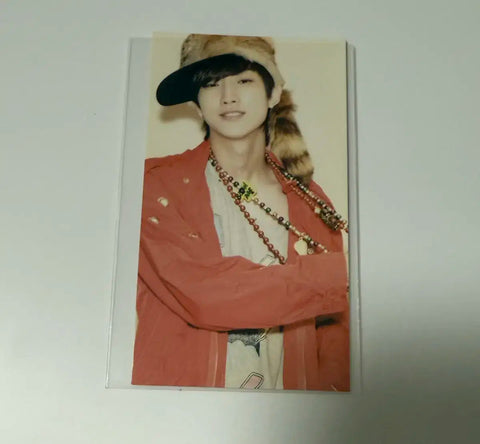 Trading Jinyoung photocard.