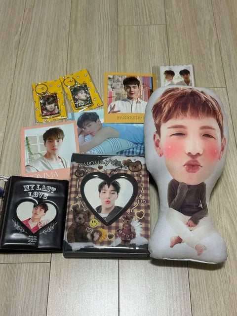MONSTA X Shownu unofficial goods bundle