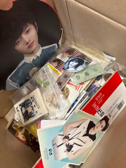Selling unofficial Infinite member & group goods + stickers.