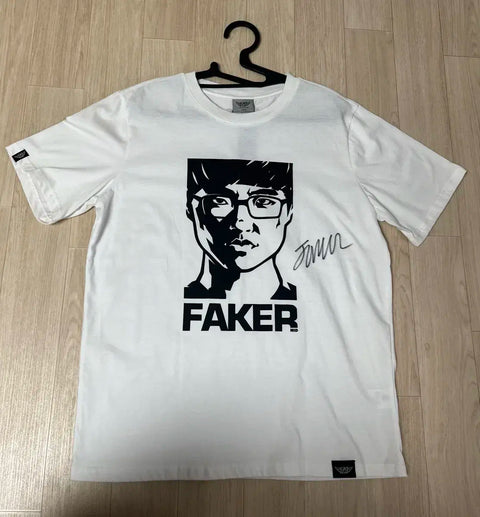 Áo thun có chữ ký của Faker T1 Faker