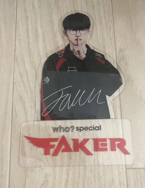 Áo thun có chữ ký của Faker T1 Faker