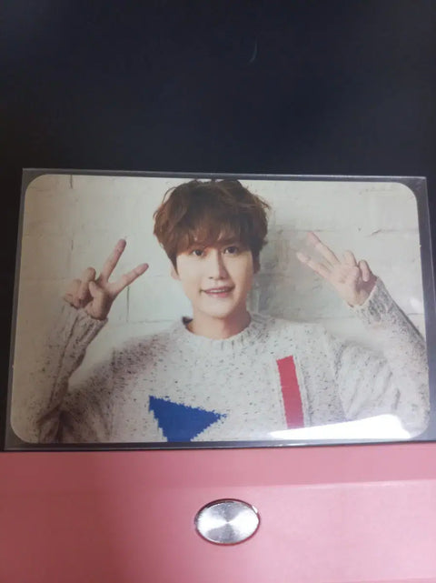 Album tiếng Nhật One Voice của Kyuhyun đang được bán. Có quà tặng kèm!