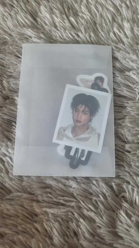 Bộ sticker dán ảnh thẻ Sohee đang được bán.