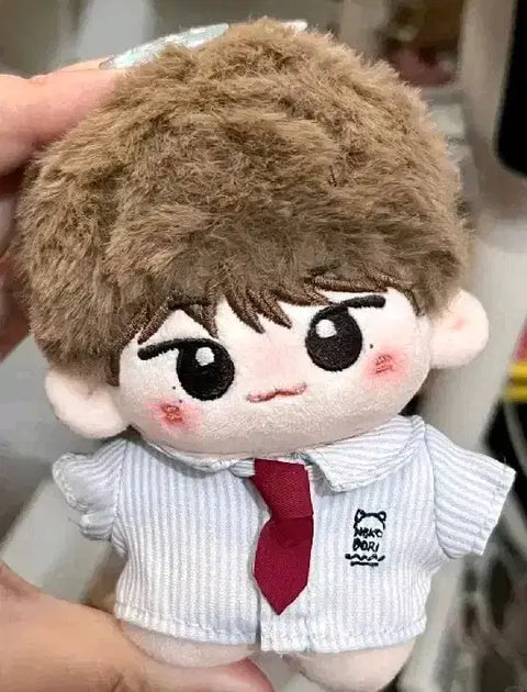 Selling Seventeen 10cm Lee Chan doll.
