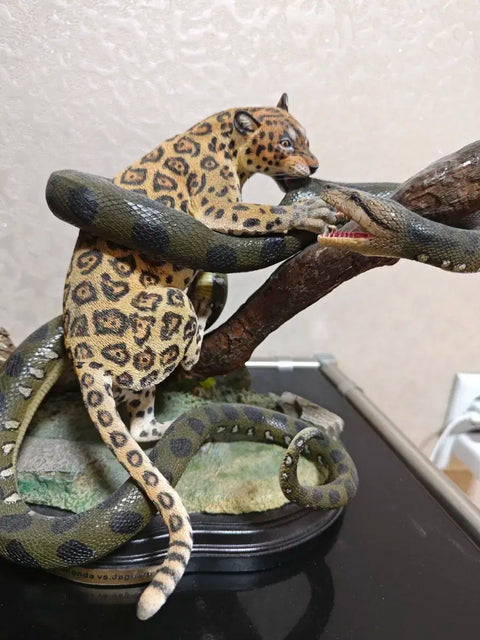 Anaconda vs Jaguar Figure Statue 1/6