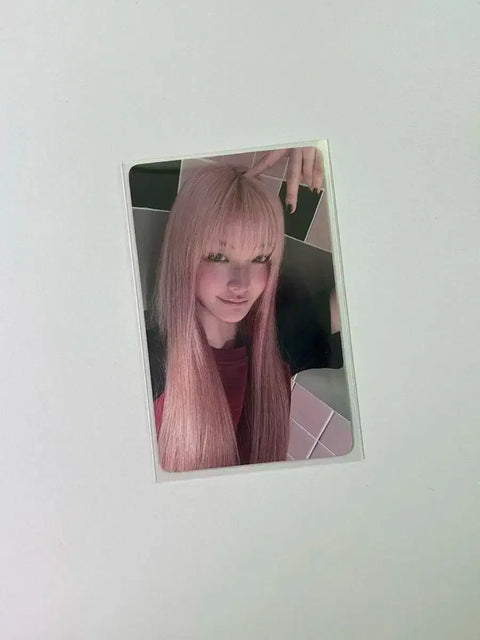 I am transferring ILLIT Iroha Universal Lucky Draw photocard.