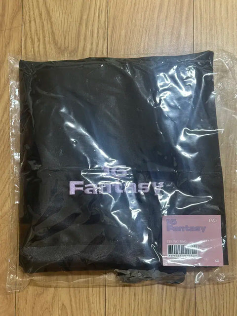 Lee Young-ji string bag, opened for inspection