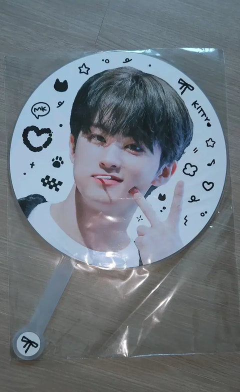 NCT Mark uchiwa and beaded bracelet for sale/transfer