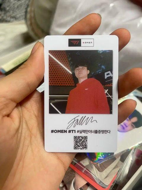 Selling T1 Faker photocard!