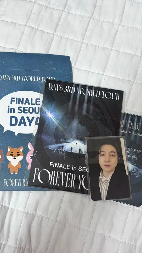 DAY6 encore concert, first and last day entrance gift