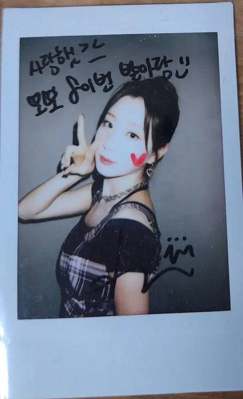 Signature Dohee signed Polaroid