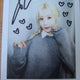 Chữ ký Dohee có chữ ký Polaroid