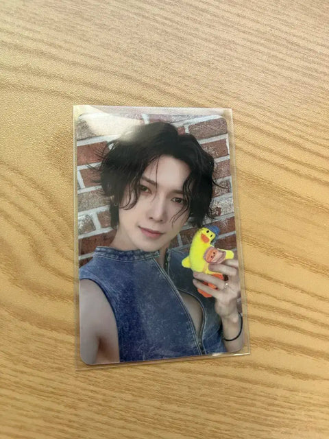 Thẻ ảnh chưa phát hành của Ateez Apple Music Yeosang nghiêng đầu