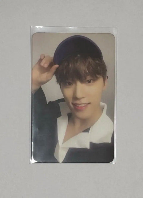 Selling Seventeen Dino photocard.