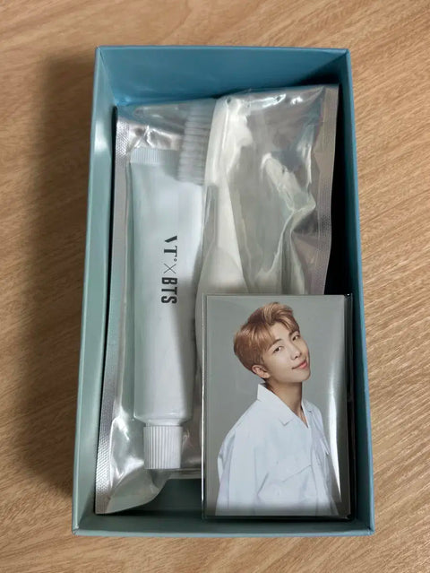 Bộ đồ lót Jumbo VT X BTS Think Your Tees màu trắng