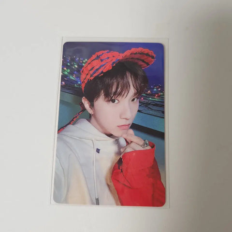 How is Eunhak from YizWave?