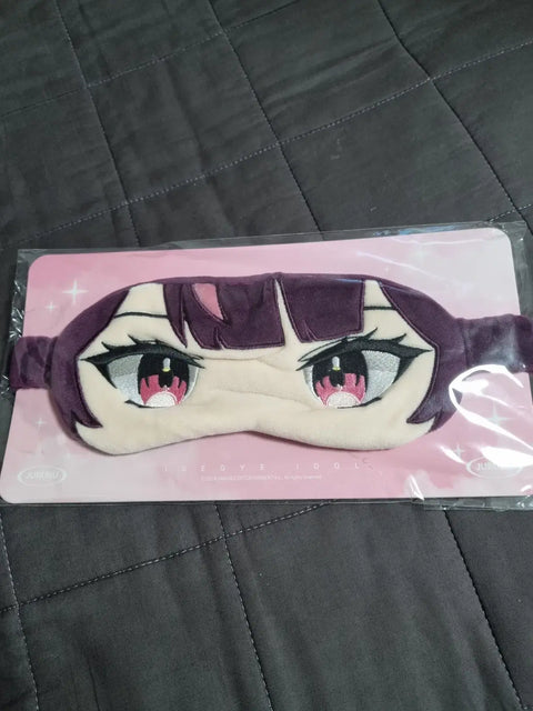 Selling "Jureureu" eye masks.