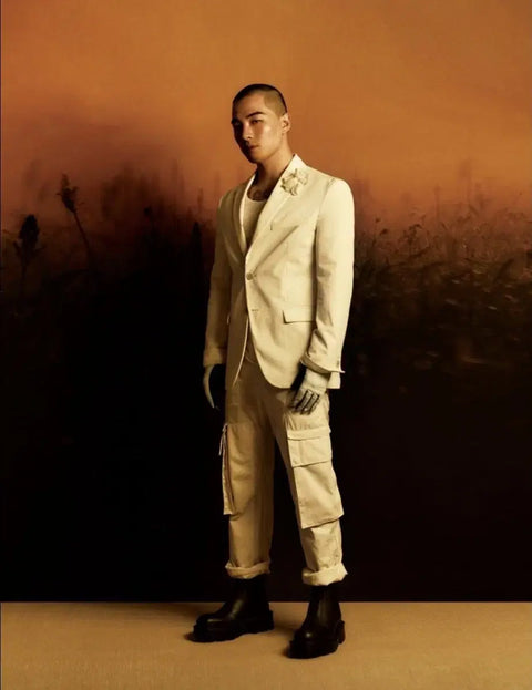 Selling Esquire magazine with Bigbang's Taeyang on the cover.