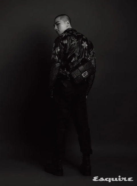 Selling Esquire magazine with Bigbang's Taeyang on the cover.
