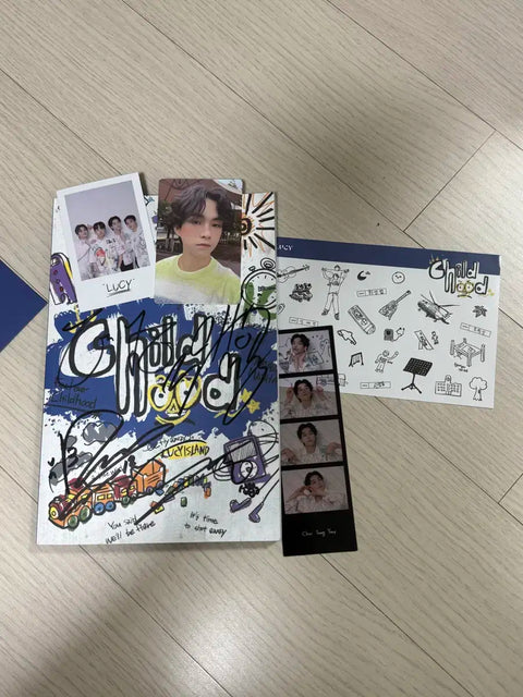 Lucy sign album