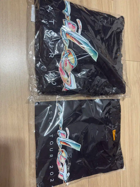 Áo hoodie Mirei + Áo phông + Quạt + Khăn mặt
