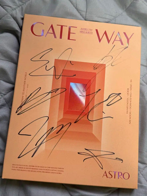 Album có chữ ký của Astro KNOCK GATE WAY