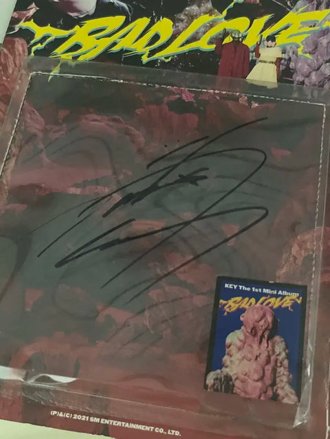 SHINee Key sign