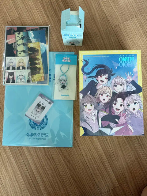Selling Isegye Idol goods.