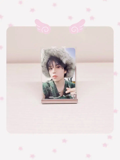 Stray Kids' Seungmin ate a photocard.