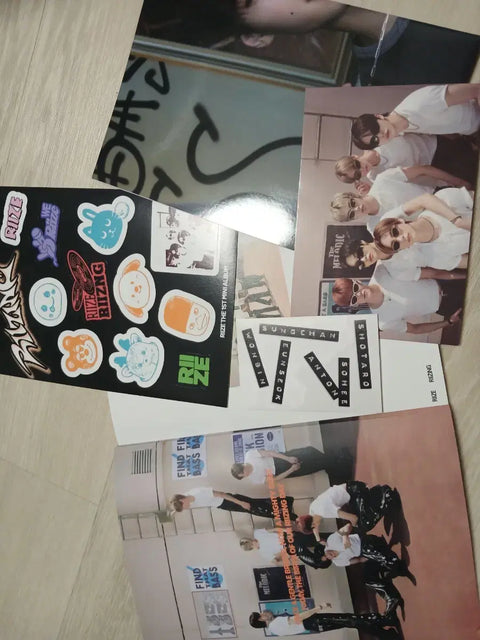 Selling RIIZE album.