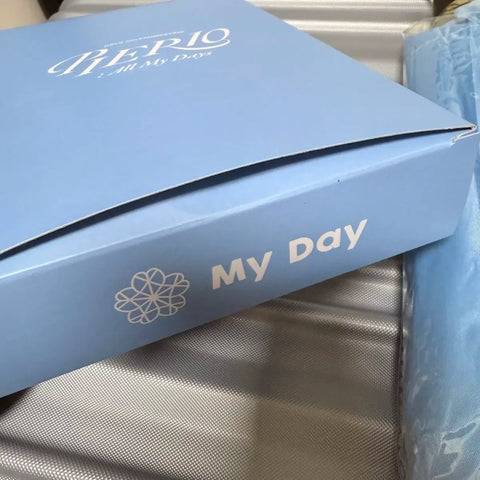 Bộ quà tặng đầy đủ cho buổi họp fan đầu tiên của DAY6 + Nước đóng chai + Hoa giấy Tarot