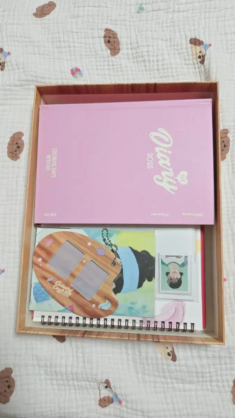 IVE 2025 Season's Greetings