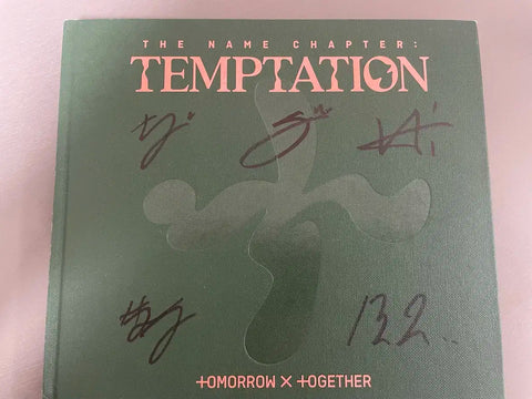 Album có chữ ký của TXT