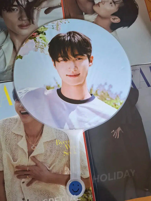Byeon Woo-seok official merchandise fan 10000 won
