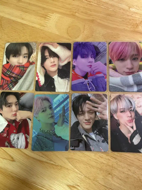 Selling a batch of Jeno photocards.