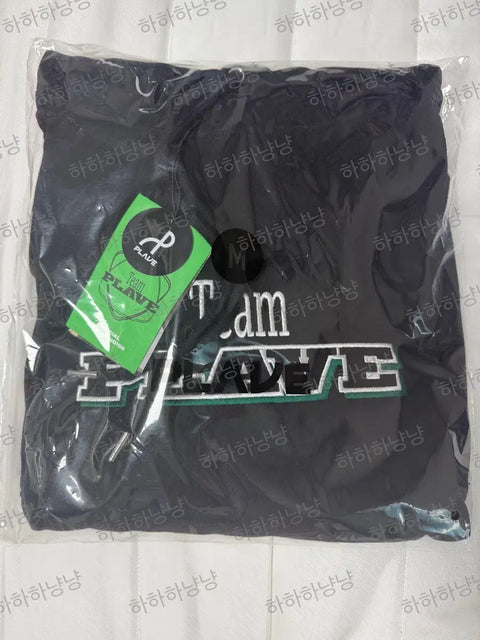 Bán áo hoodie đen Team PLAVE với giá gốc. Không có thẻ ảnh.