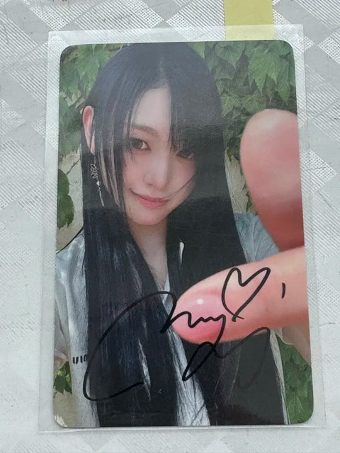 Lisienne Minami Autographed Photocard