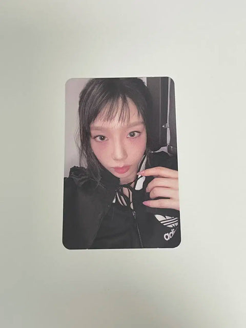 Chuyển thẻ ảnh album Let Me Touch You To.ver của Taeyeon