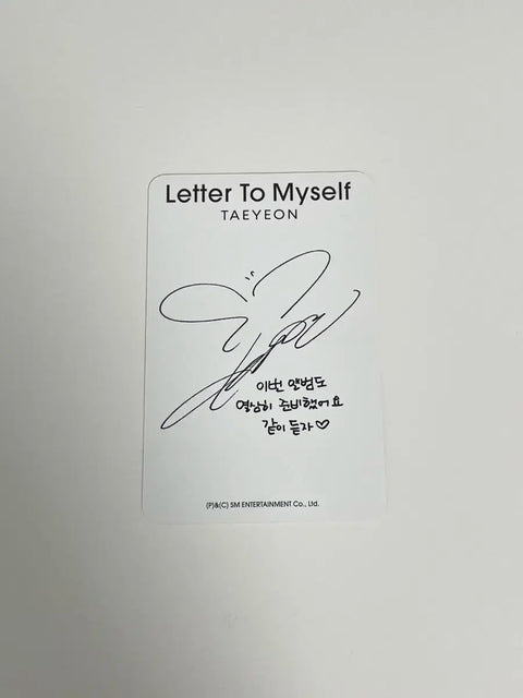 Chuyển thẻ ảnh album Let Me Touch You To.ver của Taeyeon