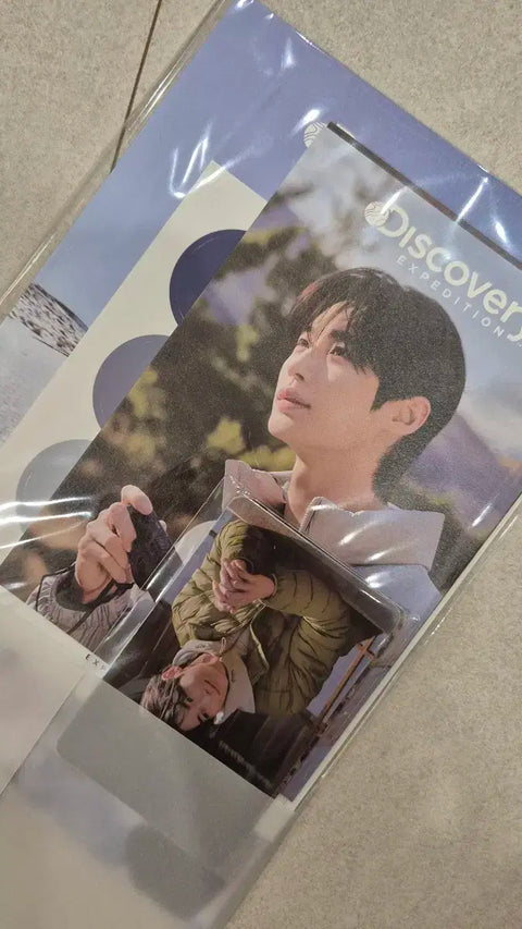 Discovery Byeon Wooseok Photocard + Poster Set